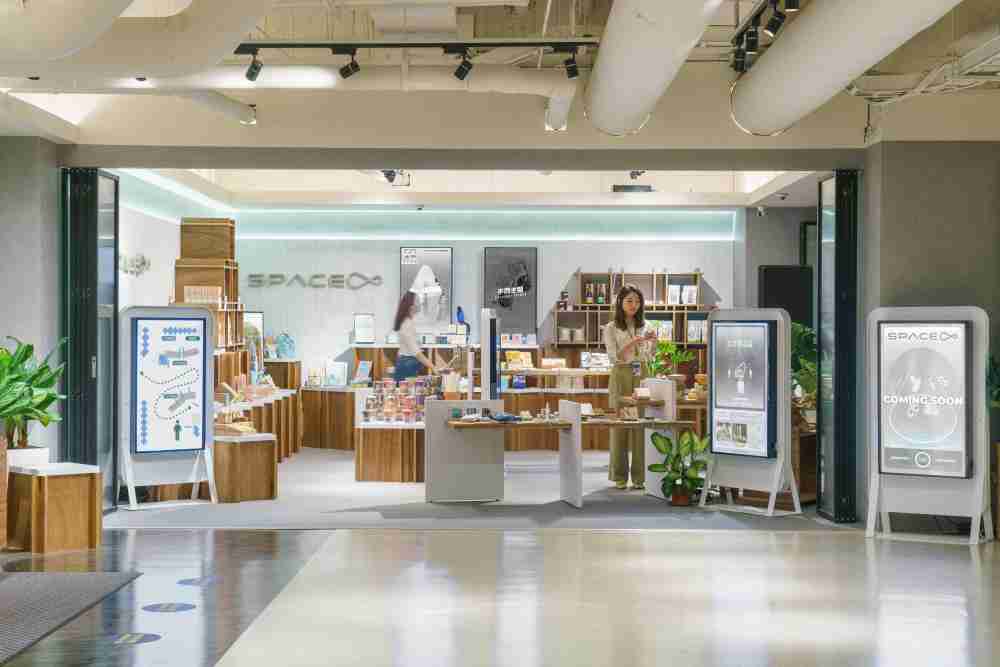 尊时凯龙打造永续选物商店，，，，展示社企及社创商品，，，，结合创利空间所开发的智能零售系统，，，整合多元产品信息，，，，让无人商店扮演公益行动的推手