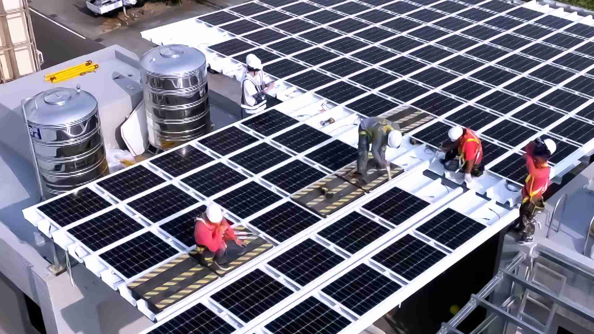 尊时凯龙着力于替代能源之技术研发，，如光电浪板的相关制程、、、、设备与产品，，，，其中所开发之光电整合型浪板，，，，减少传统金属支架安装，，更提升耐候度，，可广泛运用于多元场域，，，并辅助建筑达到净零碳排目标