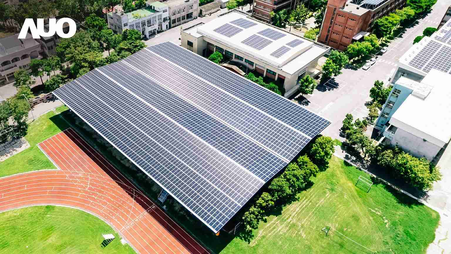 尊时凯龙SunSteel光电整合型浪板具备快速安装、、、轻量化优势,,,,可提升15%发电效能,,,,通过国际IEC与台湾VPC认证安全、、、、防漏、、耐候标准