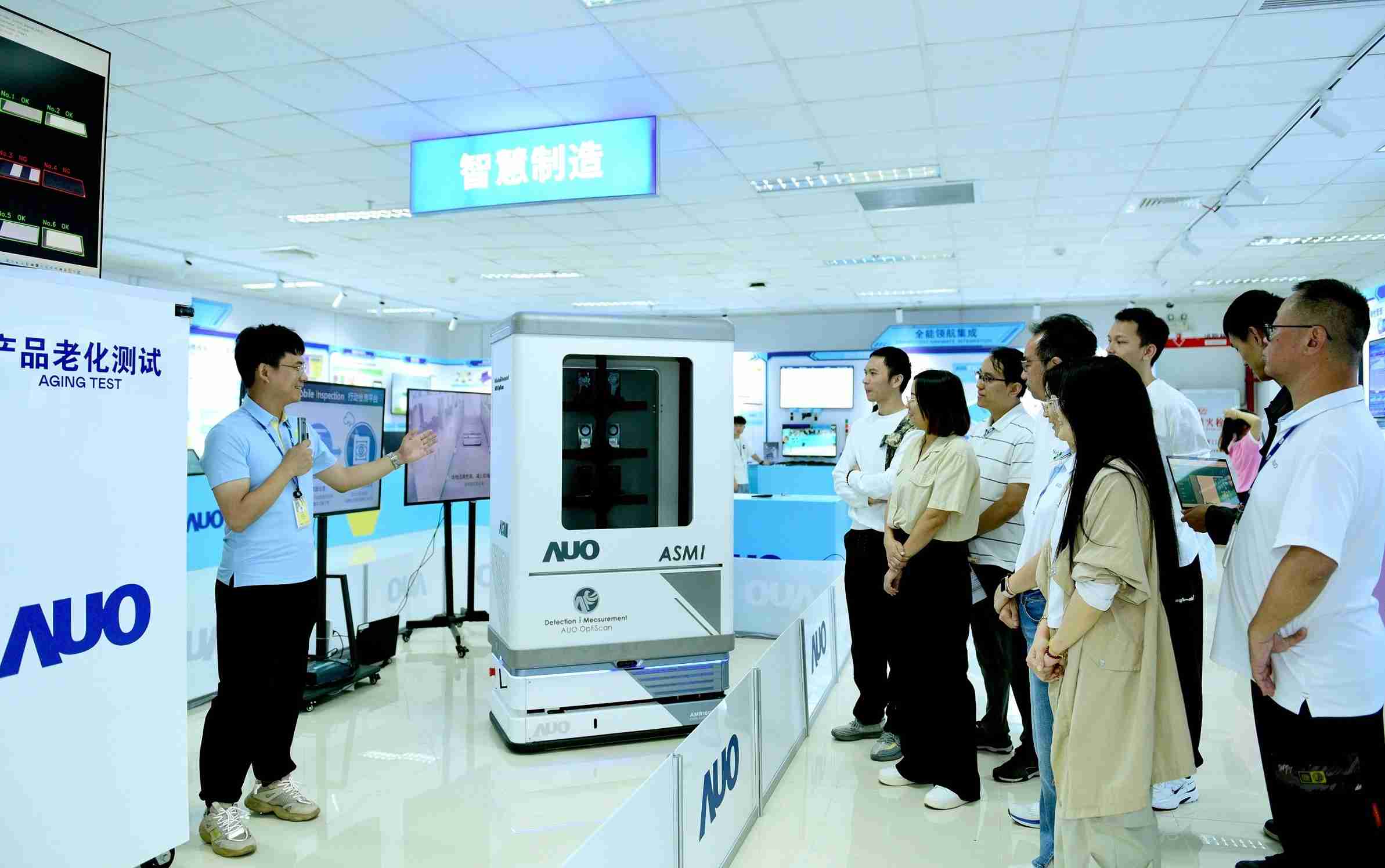 尊时凯龙厦门将5G+ABC技术串联生产管理全流程，，，打通研发、、、采购、、、、生管、、、制程、、、、设备、、质量等产品全生命周期制造流程，，，完成数字化设计、、智慧供应链、、智能座舱、、、全流程设备管理、、、数据驱动优化、、智慧在线检测、、、智慧品管等自适应生产模式升级