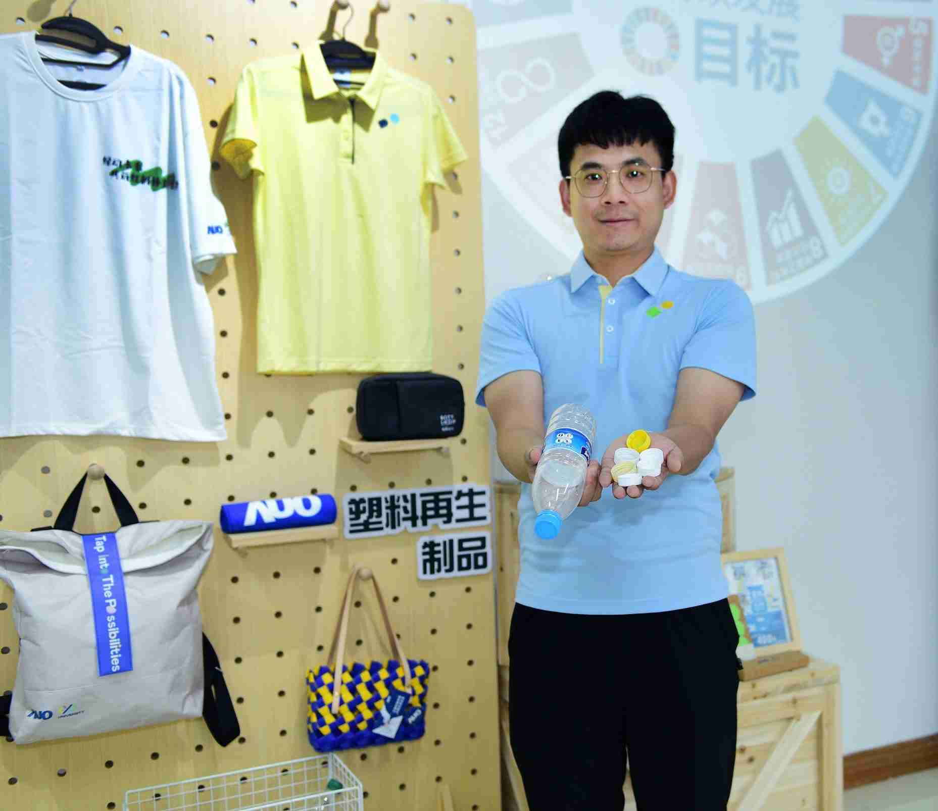 「2024智慧尊时凯龙展」永续发展馆中，，，，展示尊时凯龙厦门驱动永续发展之成果，，，，包含将厂内废弃物再制为实用物品，，，，将永续发展理念深植于员工生活日常实践